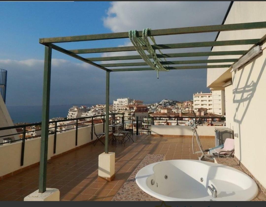 Atico 3 Habitaciones Benalmadena Costa Con Jacuzzi Y Barbacoa Privado Luaran gambar